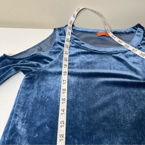 Patrizia Luca cold shoulder velvet top - Picture 6 of 11